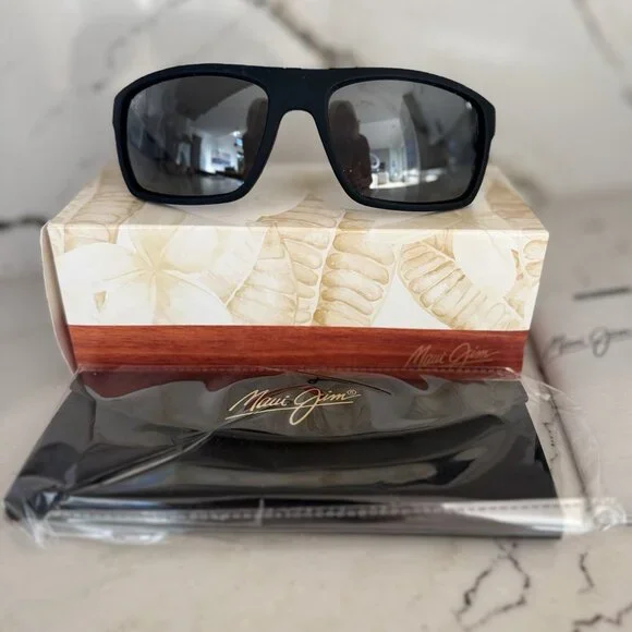 Maui Jim BYRON BAY Polarized Sunglasses 746-02MR Matte Black Rubber Neutral Grey - Picture 1 of 8